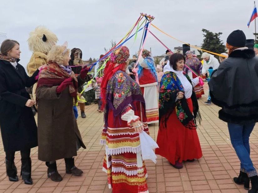 Весело и с пользой!. Последний день масленичной недели с размахом отпраздновали в ТОС "Лукоморье" Атмосферу настоящего народного гулянья создавали аниматоры и народный ансамбль Весело и с пользой!. Последний день масленичной недели с размахом отпраздновали в ТОС "Лукоморье" Атмосферу настоящего народного гулянья создавали аниматоры и народный ансамбль