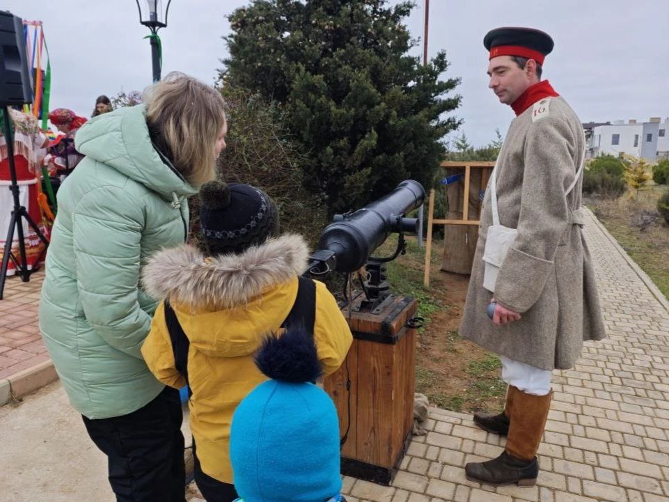 Весело и с пользой!. Последний день масленичной недели с размахом отпраздновали в ТОС "Лукоморье" Атмосферу настоящего народного гулянья создавали аниматоры и народный ансамбль Весело и с пользой!. Последний день масленичной недели с размахом отпраздновали в ТОС "Лукоморье" Атмосферу настоящего народного гулянья создавали аниматоры и народный ансамбль
