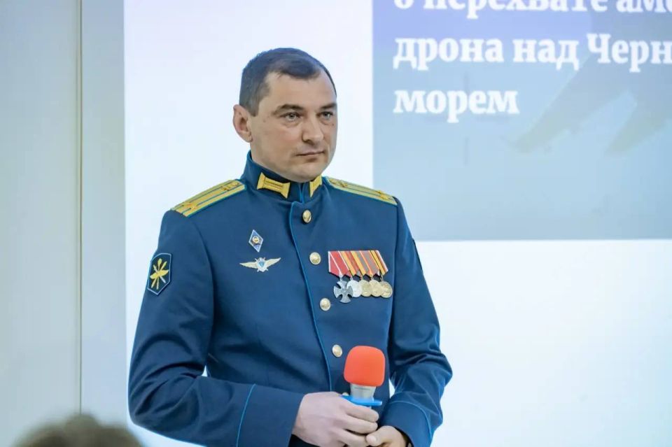 Михаил Развожаев: Сегодня с удовольствием участвовал в традиционной дружеской встрече, которая прошла в музейном историко-мемориальном комплексе «35-я береговая батарея» и была посвящена Дню защитника Отечества и Дню... Михаил Развожаев: Сегодня с удовольствием участвовал в традиционной дружеской встрече, которая прошла в музейном историко-мемориальном комплексе «35-я береговая батарея» и была посвящена Дню защитника Отечества и Дню...