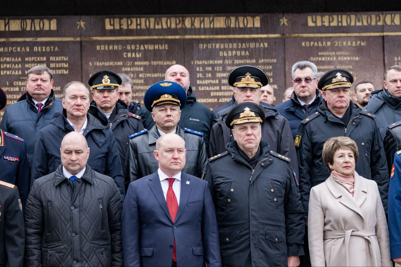 Прокурор города Севастополя Андрей Шевцов принял участие в праздничных мероприятиях по случаю Дня защитника Отечества и Дня народной воли Прокурор города Севастополя Андрей Шевцов принял участие в праздничных мероприятиях по случаю Дня защитника Отечества и Дня народной воли