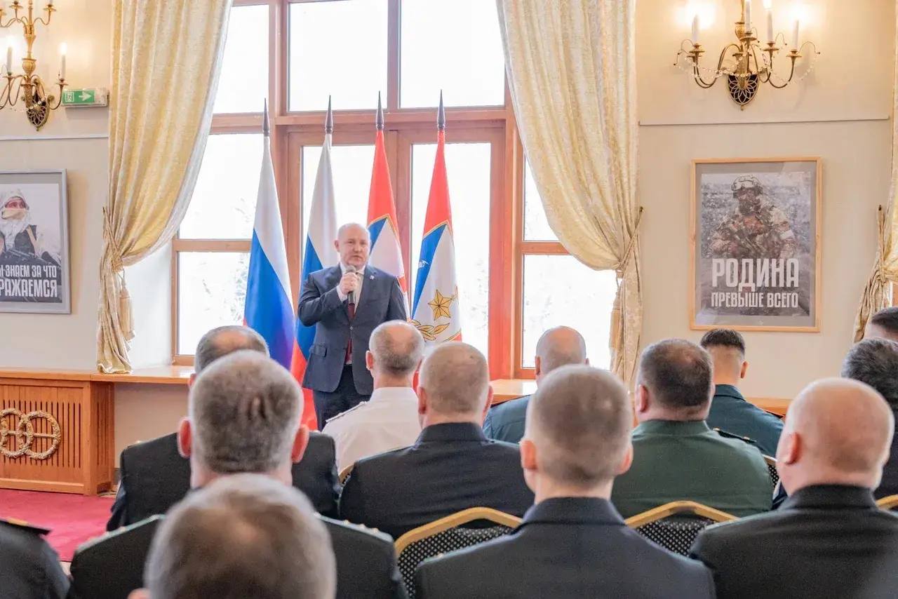 Михаил Развожаев: Вручил награды нашим военнослужащим — медали «За отвагу на пожаре» и «За спасение погибавших» сотрудникам севастопольского главка МЧС, почётные грамоты, благодарности и благодарственные письма — служащим... Михаил Развожаев: Вручил награды нашим военнослужащим — медали «За отвагу на пожаре» и «За спасение погибавших» сотрудникам севастопольского главка МЧС, почётные грамоты, благодарности и благодарственные письма — служащим...