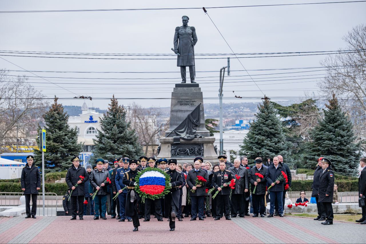 Прокурор города Севастополя Андрей Шевцов принял участие в праздничных мероприятиях по случаю Дня защитника Отечества и Дня народной воли