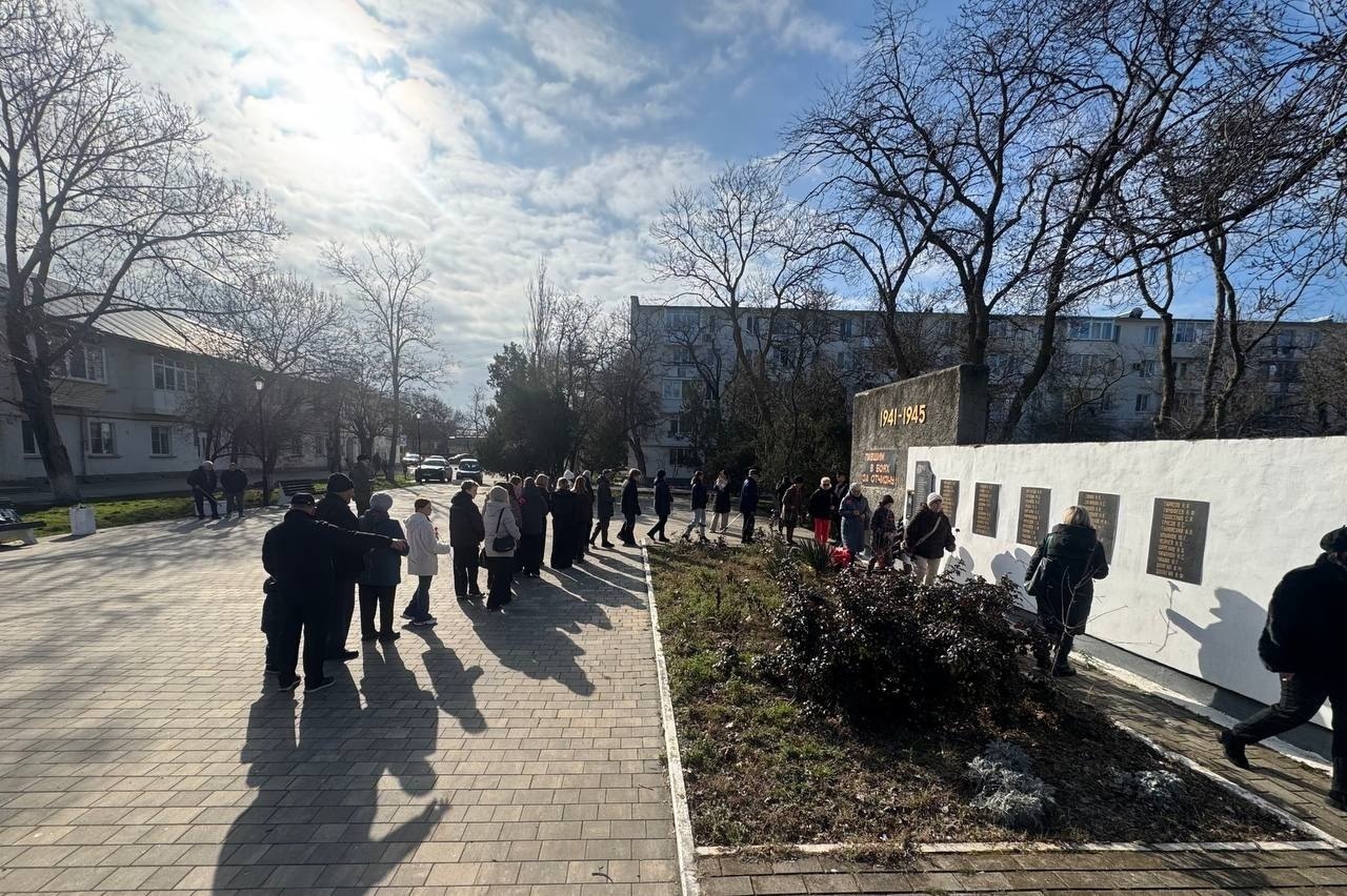 Торжественный митинг прошёл в честь Дня защитника Отечества и Дня народной воли в городе Севастополе Торжественный митинг прошёл в честь Дня защитника Отечества и Дня народной воли в городе Севастополе