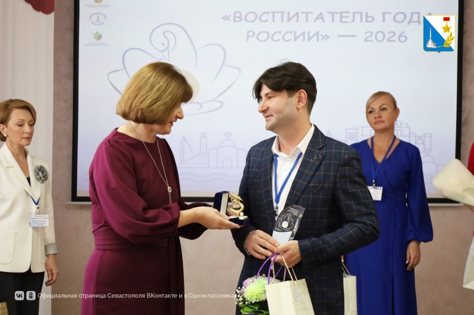Воспитателем года в Севастополе стал Олег Лоншаков из детского сада № 69 Воспитателем года в Севастополе стал Олег Лоншаков из детского сада № 69