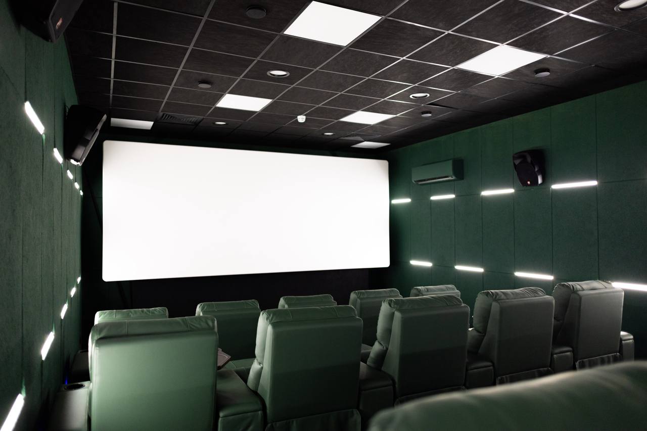 Новый премиальный кинозал, оборудованный по самым передовым технологиям, открылся на территории Нового Херсонеса Новый премиальный кинозал, оборудованный по самым передовым технологиям, открылся на территории Нового Херсонеса