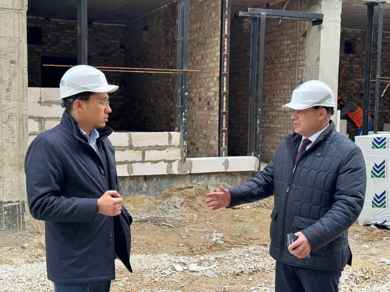 Арсен Арзиев проинспектировал строительство ветлаборатории в Севастополе Арсен Арзиев проинспектировал строительство ветлаборатории в Севастополе