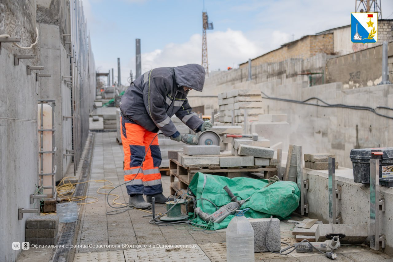 Тротуары на лестничных сходах улицы Адмирала Октябрьского готовы на 40% Тротуары на лестничных сходах улицы Адмирала Октябрьского готовы на 40%