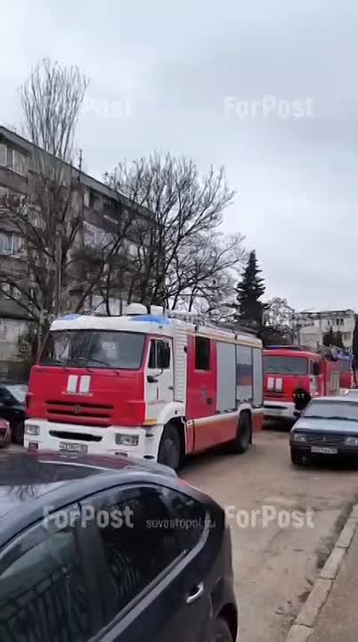 Троих взрослых и двоих детей спасли на пожаре в Севастополе