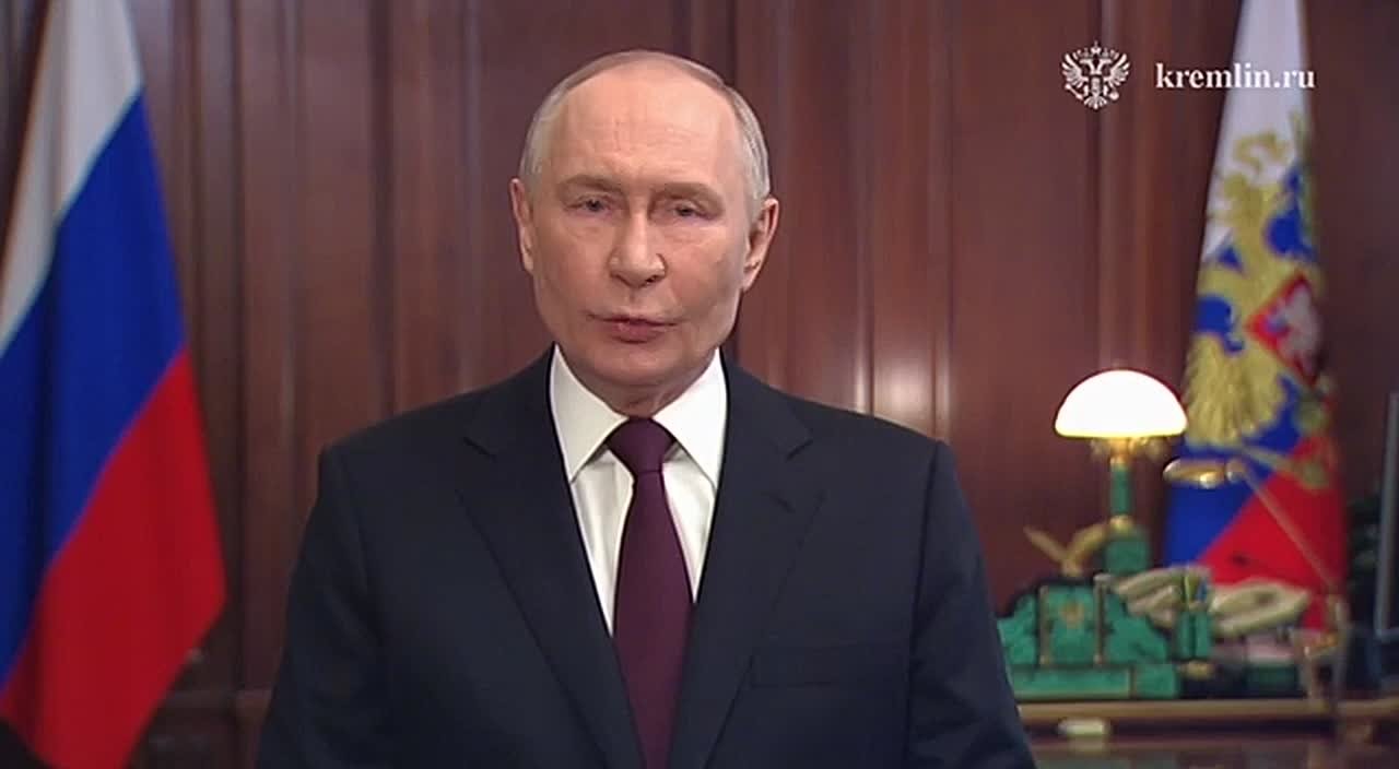 Путин поздравил военнослужащих и ветеранов Сил специальных операций с профессиональным праздником