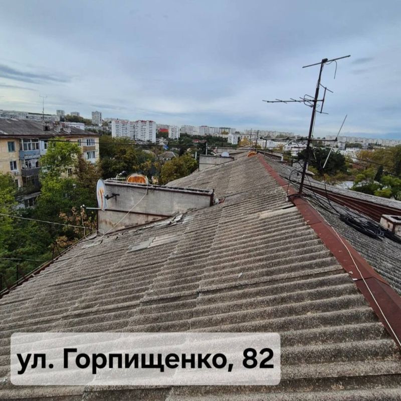 С начала года в Севастополе капитально отремонтировали кровли 18 домов