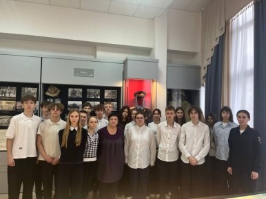 Сотрудники полицейского наркоконтроля организовали для гимназистов экскурсию в Народный музей полиции (милиции) имени М.С. Казакевича
