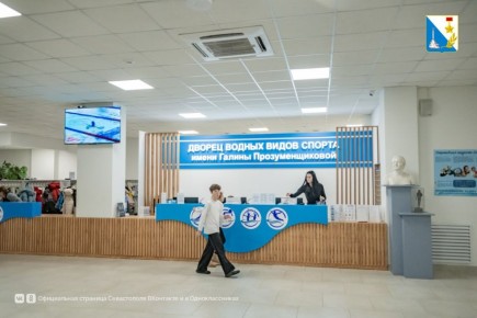 В Севастополе третий год работает бесплатная школа плавания «Золотая рыбка»