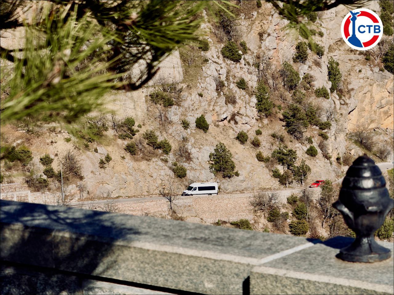 Когда воздух прозрачен, а небо слепит лазурью Когда воздух прозрачен, а небо слепит лазурью