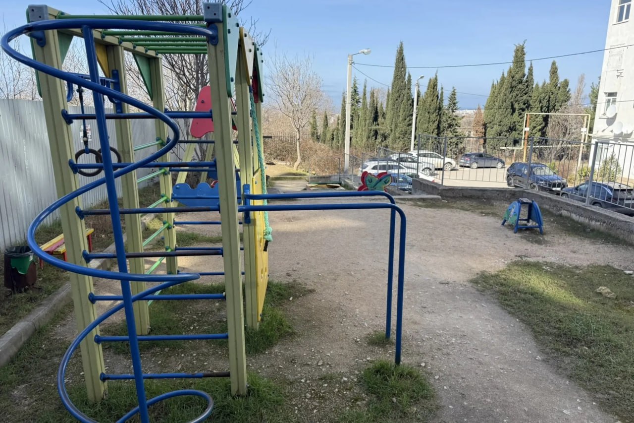 Прокуратура Нахимовского района добивается обеспечения безопасности детских игровых площадок Прокуратура Нахимовского района добивается обеспечения безопасности детских игровых площадок