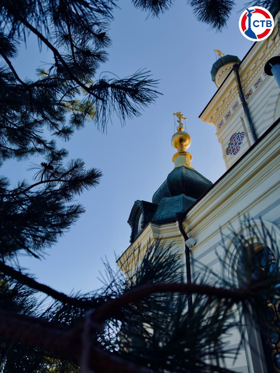 Когда воздух прозрачен, а небо слепит лазурью Когда воздух прозрачен, а небо слепит лазурью