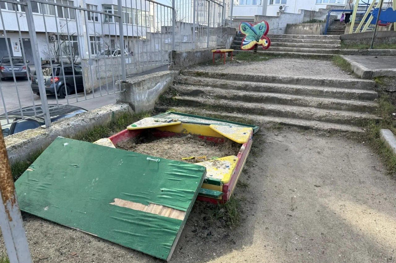 На проспекте Победы отремонтируют детские площадки