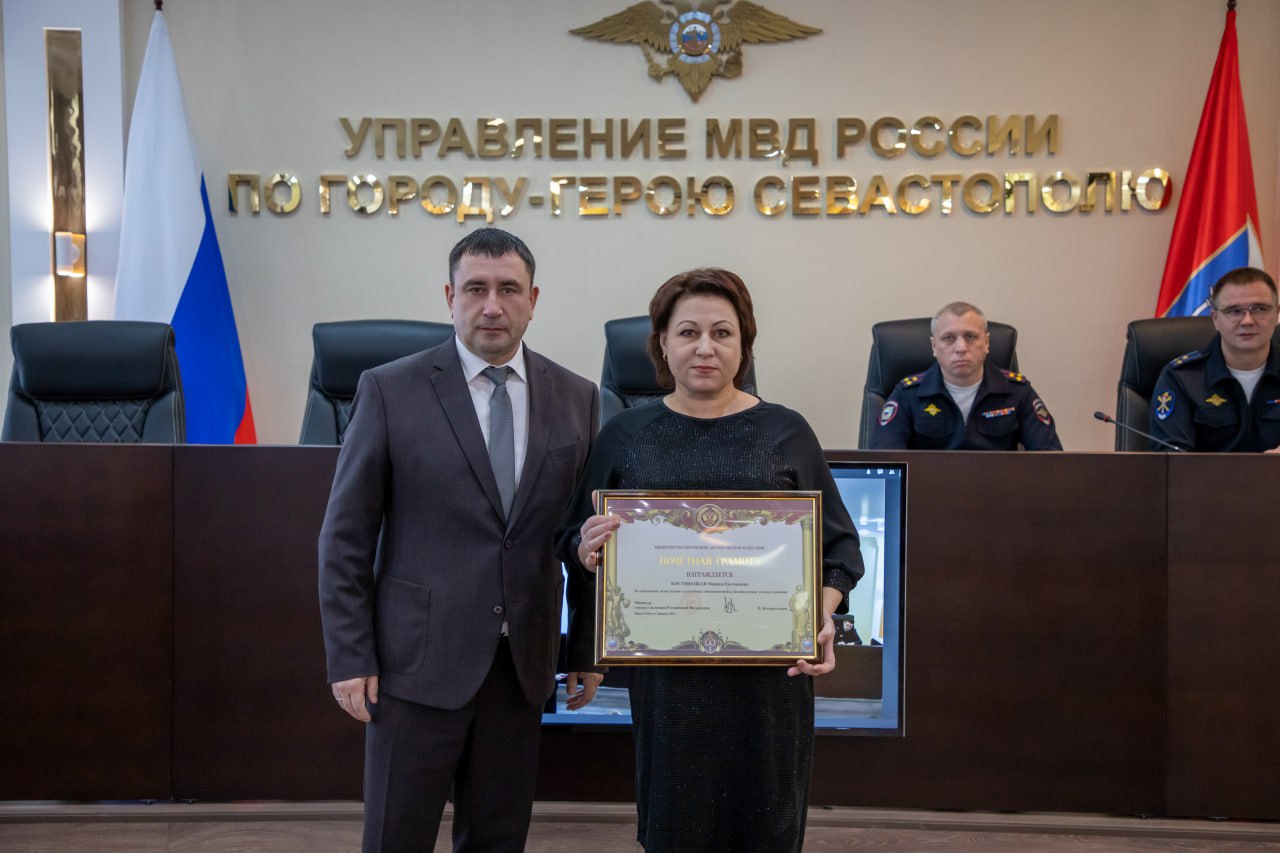 Начальник УМВД России по г.Севастополю генерал-майор полиции Сергей Сигунов поздравил экспертов-криминалистов с профессиональным праздником Начальник УМВД России по г.Севастополю генерал-майор полиции Сергей Сигунов поздравил экспертов-криминалистов с профессиональным праздником