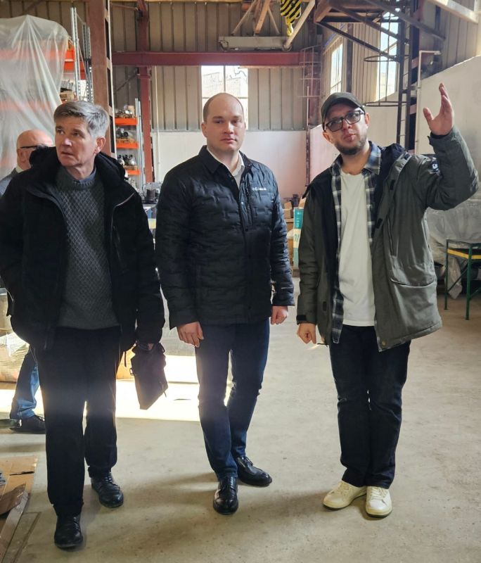 Илья Пестерников: На втором этапе стажировки участник регионального проекта "Севастополь - город Героев", наставником которого я являюсь, побывал на предприятии ООО «АззаурроТрейд» Илья Пестерников: На втором этапе стажировки участник регионального проекта "Севастополь - город Героев", наставником которого я являюсь, побывал на предприятии ООО «АззаурроТрейд»