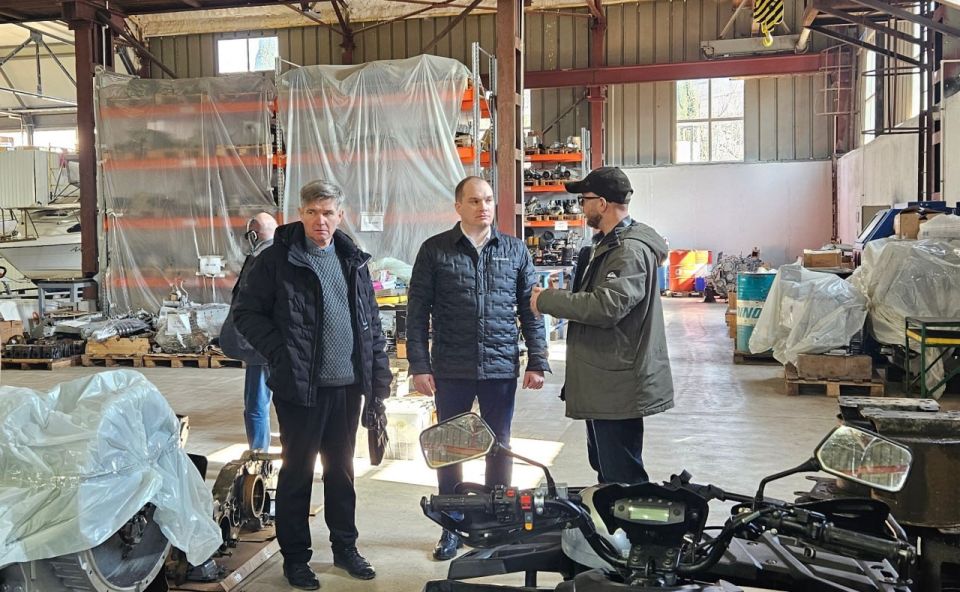 Илья Пестерников: На втором этапе стажировки участник регионального проекта "Севастополь - город Героев", наставником которого я являюсь, побывал на предприятии ООО «АззаурроТрейд» Илья Пестерников: На втором этапе стажировки участник регионального проекта "Севастополь - город Героев", наставником которого я являюсь, побывал на предприятии ООО «АззаурроТрейд»