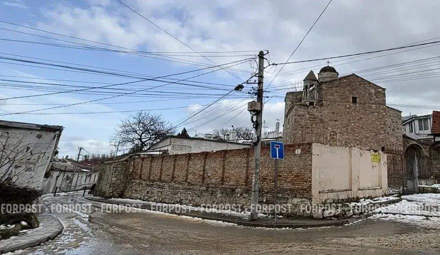 В Феодосии обрушилась колокольня церкви святых архангелов Гавриила и Михаила — объекта культурного наследия федерального значения