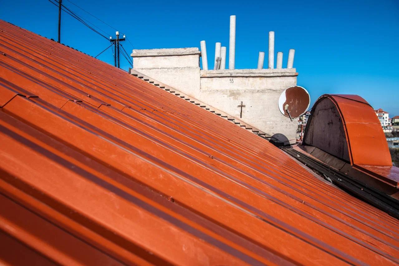 Михаил Развожаев: Продолжаем приводить в порядок севастопольские крыши Михаил Развожаев: Продолжаем приводить в порядок севастопольские крыши