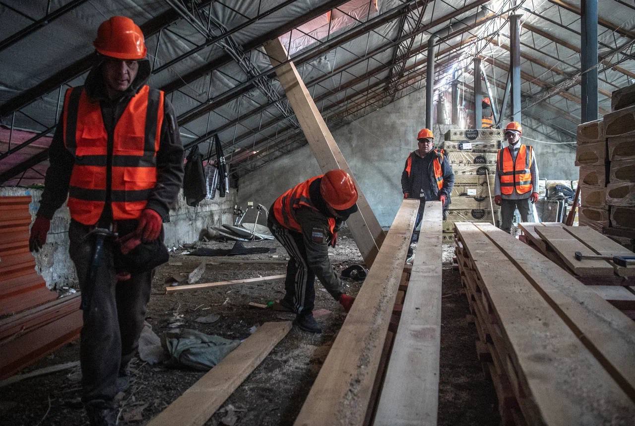 Михаил Развожаев: Продолжаем приводить в порядок севастопольские крыши Михаил Развожаев: Продолжаем приводить в порядок севастопольские крыши