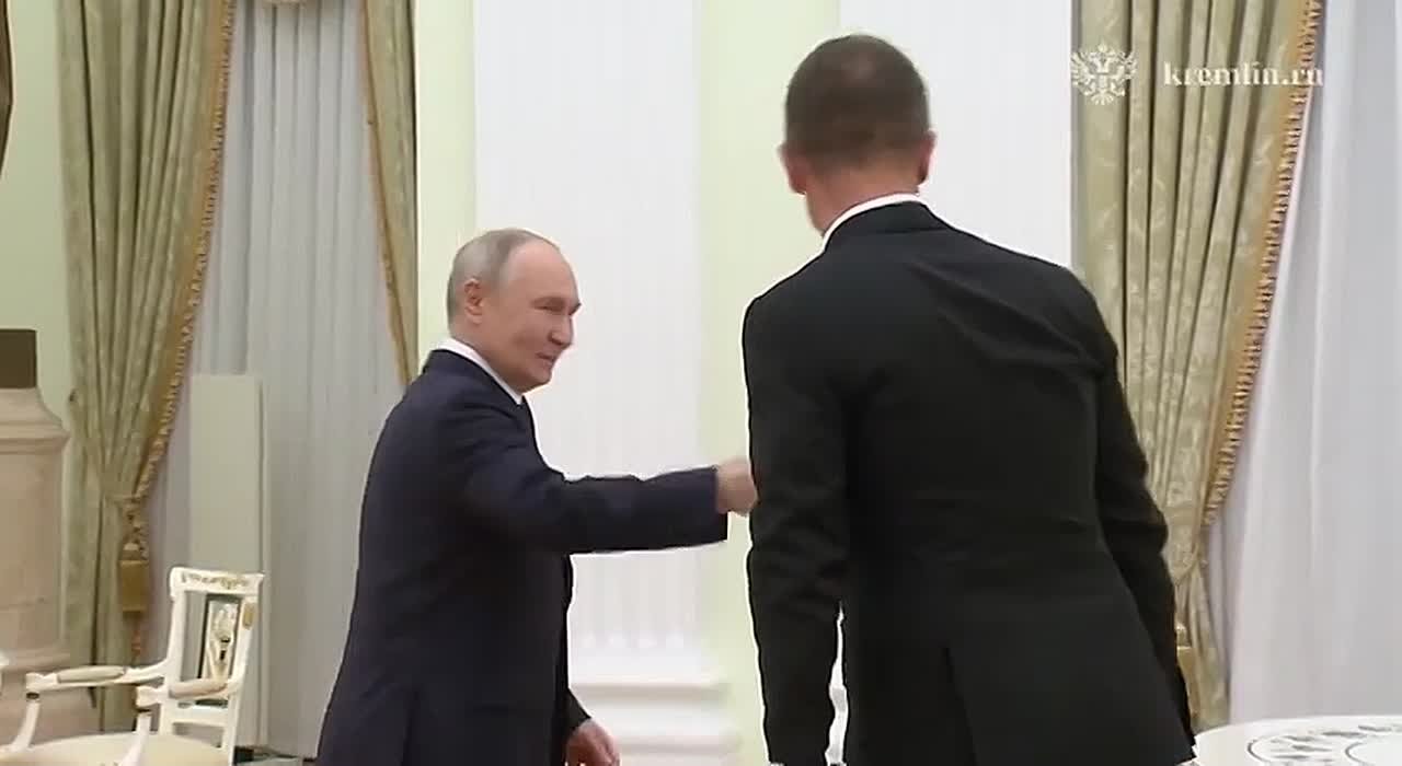 Путин принял в Кремле Министра внешнеэкономических связей и иностранных дел Венгрии Сиярто