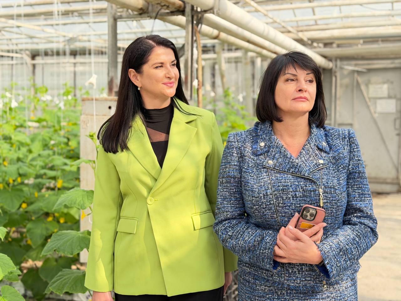 Татьяна Лобач: Вместе с заместителем главы Балаклавского муниципального округа Юлией Липовкой посетили предприятие ООО «Севагросоюз» в Севастополе Татьяна Лобач: Вместе с заместителем главы Балаклавского муниципального округа Юлией Липовкой посетили предприятие ООО «Севагросоюз» в Севастополе