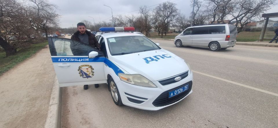 Мужчина сфоткался с Ford на тротуаре, выложил в сеть и получил штраф от ГИБДД Мужчина сфоткался с Ford на тротуаре, выложил в сеть и получил штраф от ГИБДД