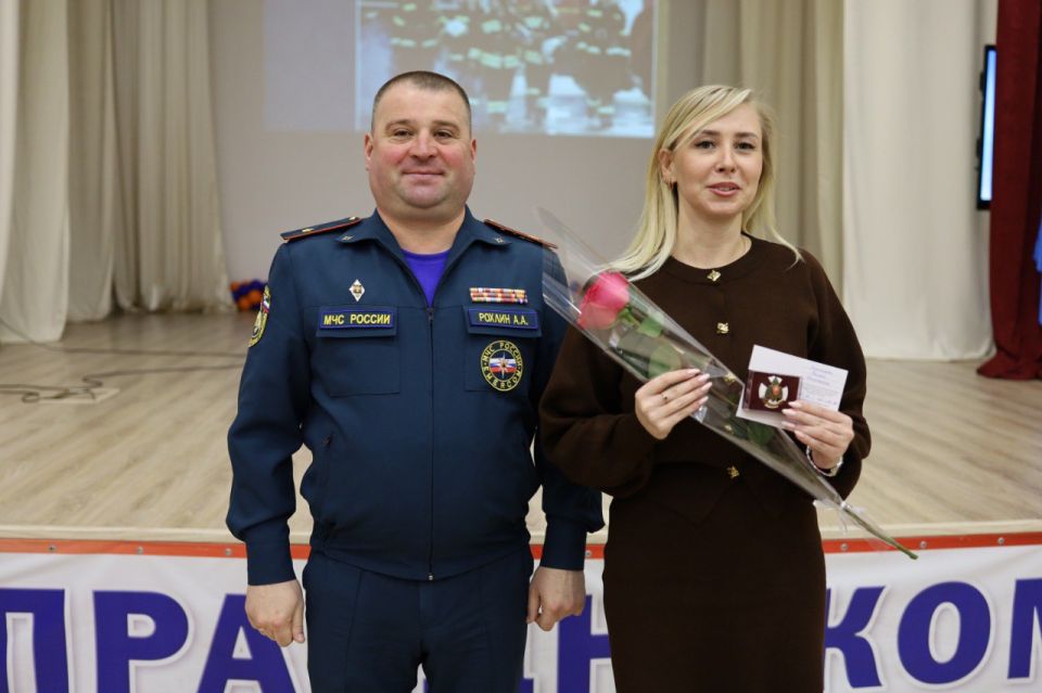 Улыбки, цветы и весеннее настроение