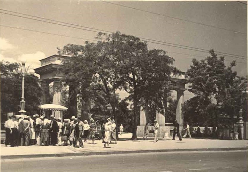 В далеком 1960 году уральская газета "На смену!" опубликовала рассказ жителей Урала, побывавших в Севастополе В далеком 1960 году уральская газета "На смену!" опубликовала рассказ жителей Урала, побывавших в Севастополе