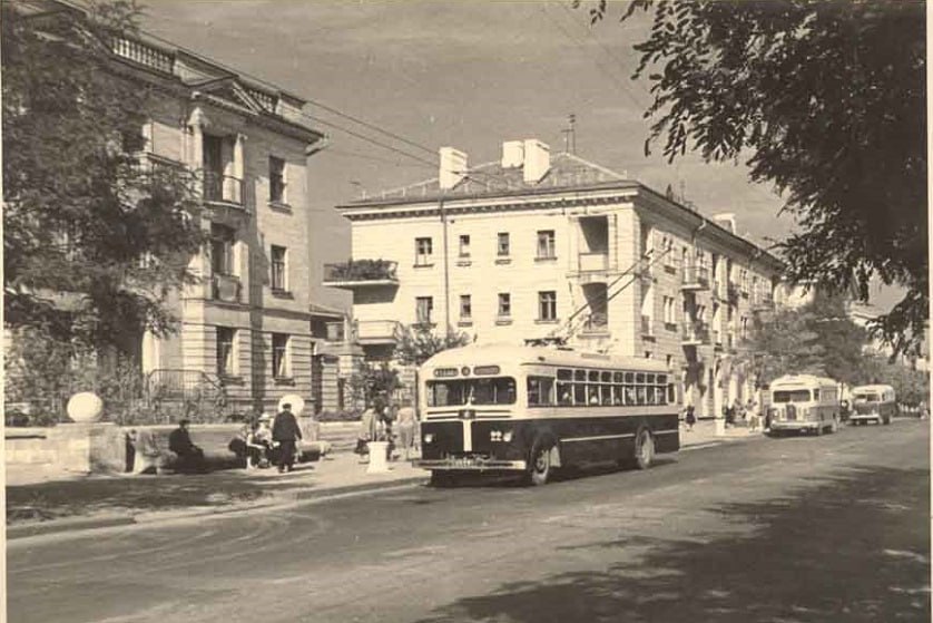 В далеком 1960 году уральская газета "На смену!" опубликовала рассказ жителей Урала, побывавших в Севастополе В далеком 1960 году уральская газета "На смену!" опубликовала рассказ жителей Урала, побывавших в Севастополе