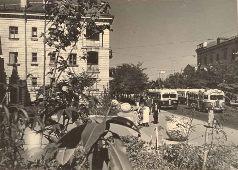 В далеком 1960 году уральская газета "На смену!" опубликовала рассказ жителей Урала, побывавших в Севастополе В далеком 1960 году уральская газета "На смену!" опубликовала рассказ жителей Урала, побывавших в Севастополе