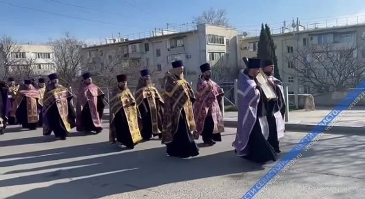 В Севастополе проходит крестный ход до места открытия памятника, посвященного памяти Крымских сестер XIX века — начала ХХ века