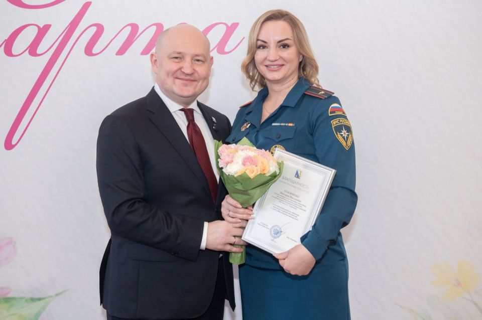 Сотрудницам МЧС России вручены благодарности губернатора Севастополя