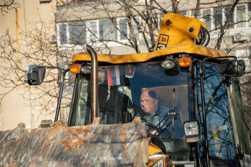 В Севастополе отмечают День работников бытового обслуживания населения и ЖКХ В Севастополе отмечают День работников бытового обслуживания населения и ЖКХ