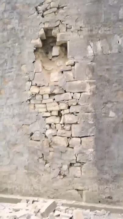 Байдарские ворота – памятник архитектуры XIX века на Южном берегу Крыма – оказались под угрозой разрушения