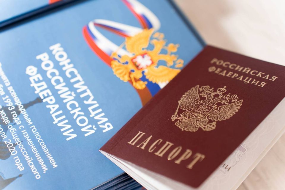 Игорь Михеев: Сегодня в Многофункциональном культурном центре «Бухта Казачья» состоялась торжественная церемония вручения паспортов юным севастопольцам