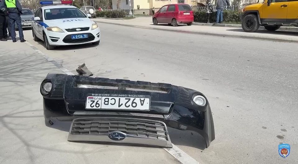 В Севастополе мотоциклист влетел в три машины и пострадал при обгоне