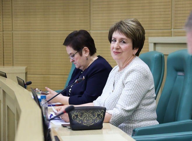 Екатерина Алтабаева: Сегодня на пленарном заседании сенаторы одобрили важный социальный закон об уточнении размера пенсии для жителей Севастополя и Крыма