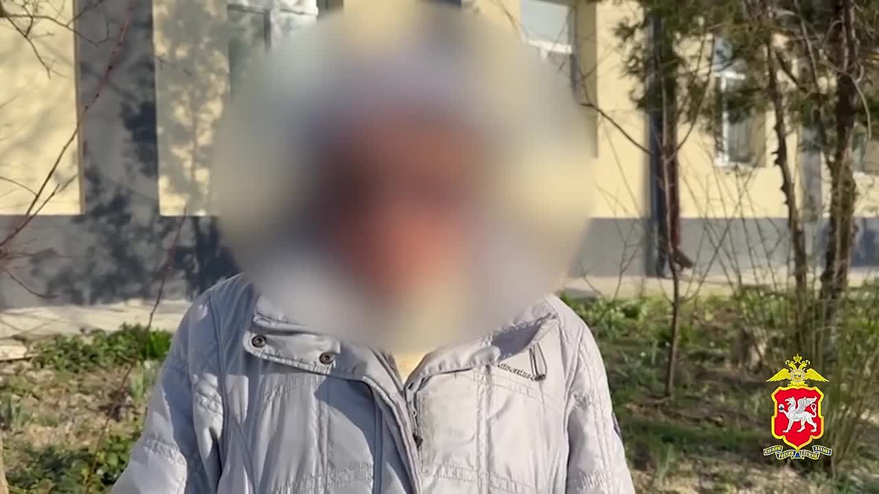 В Крыму полицейские спасли 85-летнюю пенсионерку от мошенников, которые запугивали её «ФСБ» и требовали снять деньги