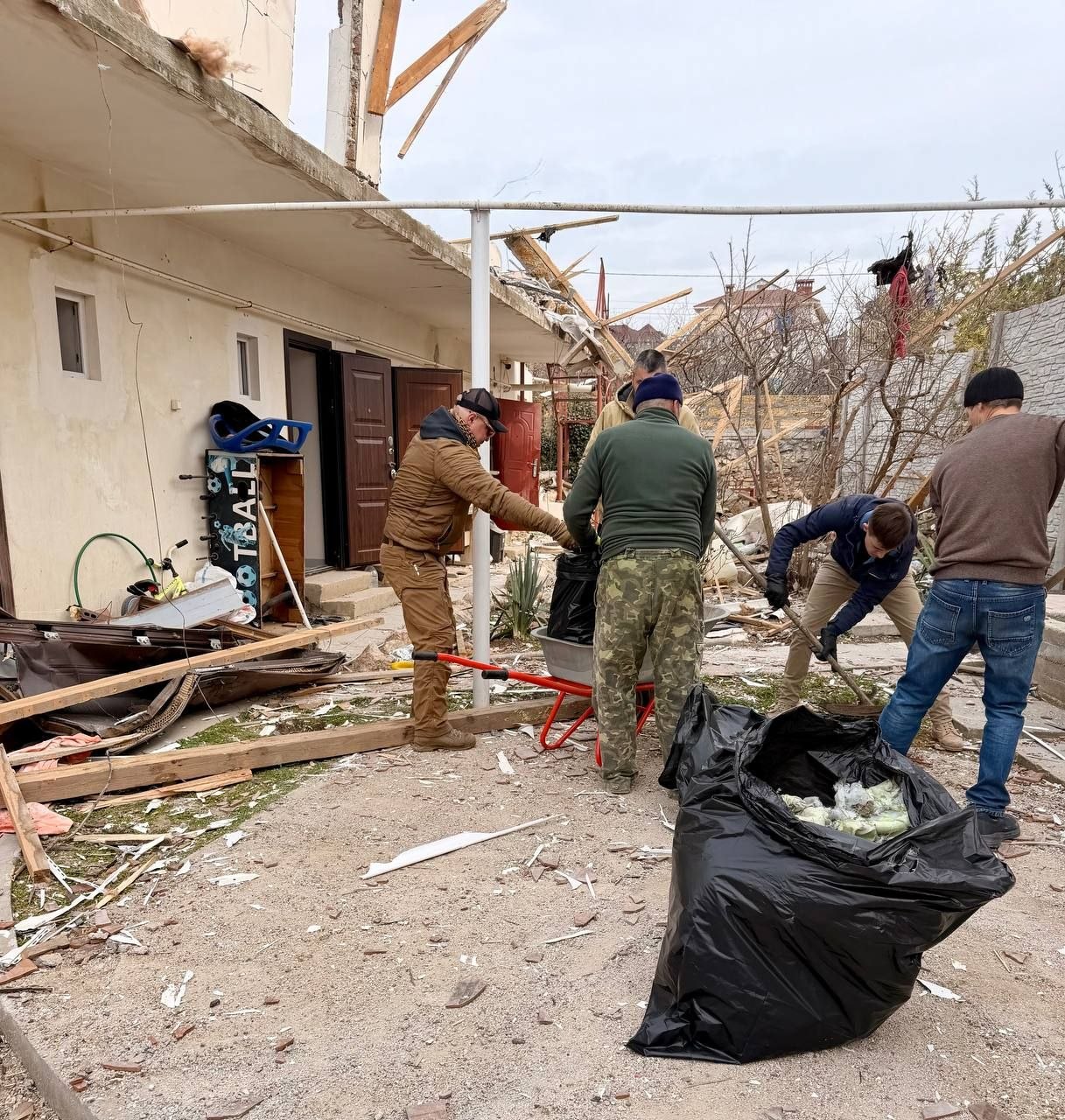 Своих не бросаем. Это не лозунг — это образ жизни севастопольцев Своих не бросаем. Это не лозунг — это образ жизни севастопольцев