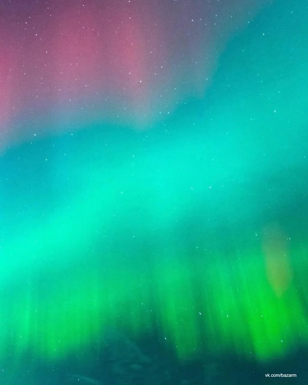 Жители нескольких регионов России стали свидетелями редкого явления — северного сияния Жители нескольких регионов России стали свидетелями редкого явления — северного сияния