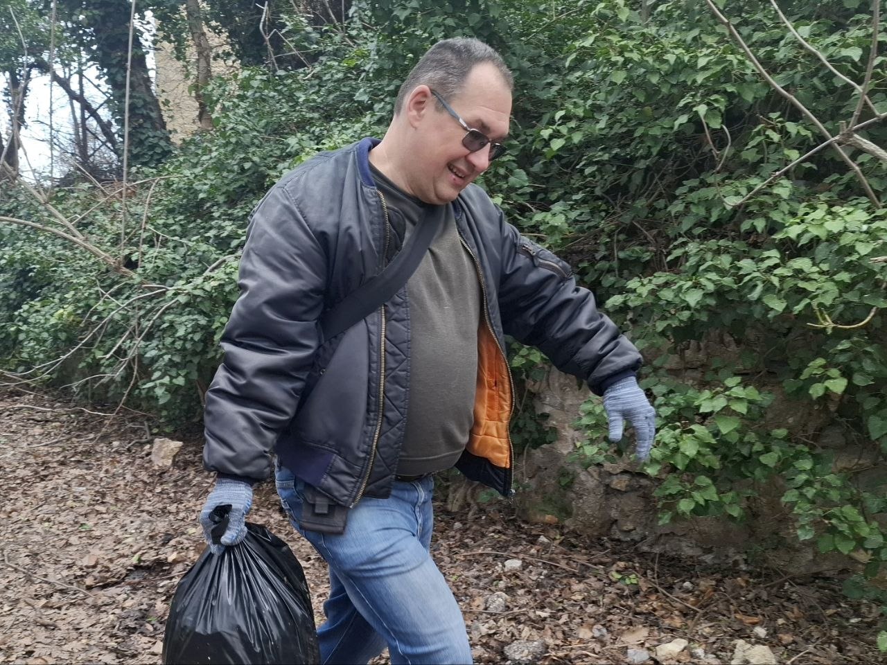 Сотрудники департамента внутренней политики вышли на городской субботник Сотрудники департамента внутренней политики вышли на городской субботник