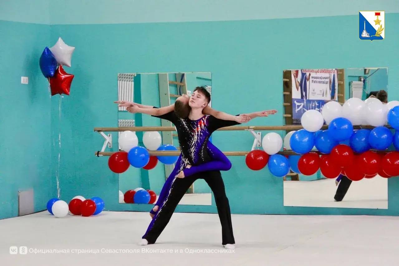 Около 50 акробатов соревновались на состязаниях, посвященных 12-й годовщине Русской весны Около 50 акробатов соревновались на состязаниях, посвященных 12-й годовщине Русской весны