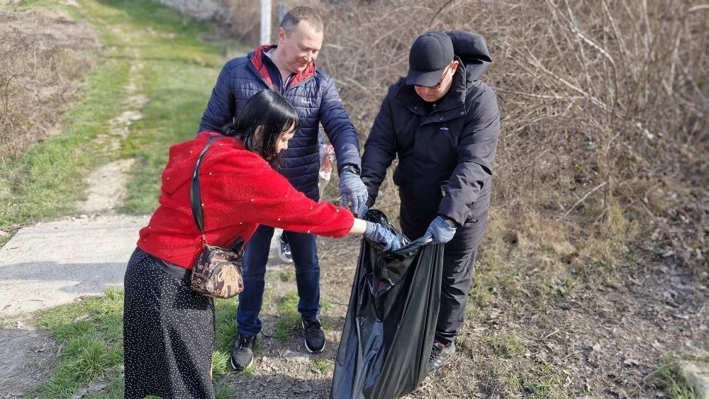 Весна — это не только время пробуждения природы, но и пора наведения чистоты и порядка в нашем любимом городе Весна — это не только время пробуждения природы, но и пора наведения чистоты и порядка в нашем любимом городе