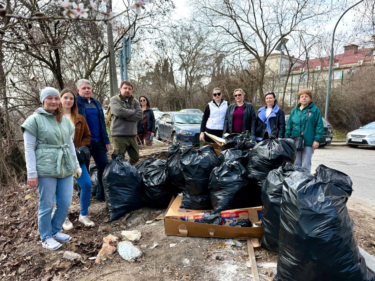 Сергей Резниченко: Сегодня Управление спорта и наши подведомственные учреждения поддержали инициативу нашего Губернатора Михаила Владимировича Развожаева и с удовольствием приняли участие в первом субботнике