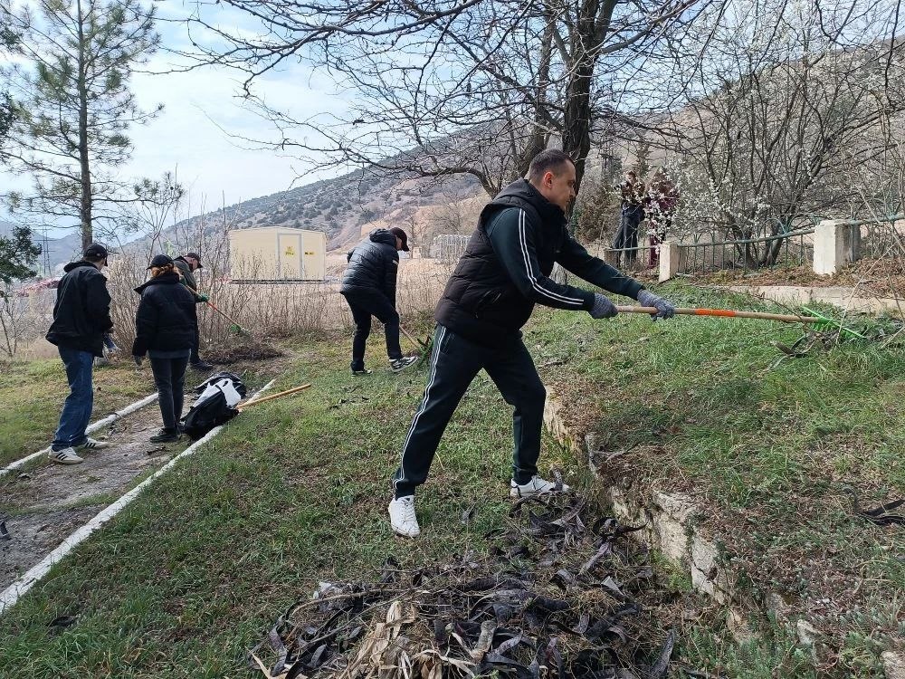 Весна - это не только время пробуждения природы, но и пора наведения чистоты и порядка Весна - это не только время пробуждения природы, но и пора наведения чистоты и порядка