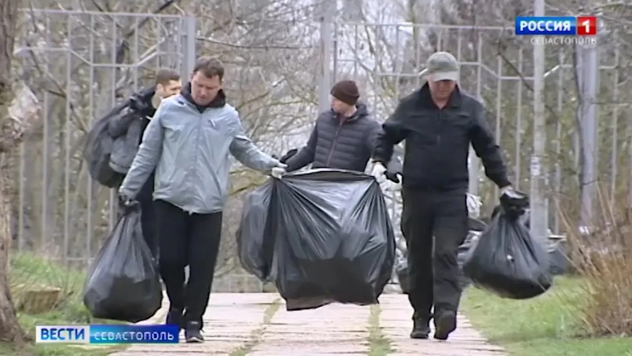 В Севастополе начался сезон субботников