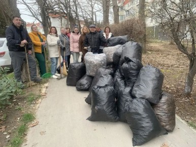 Управление туризма города Севастополя традиционно присоединилось к весенним городским субботникам